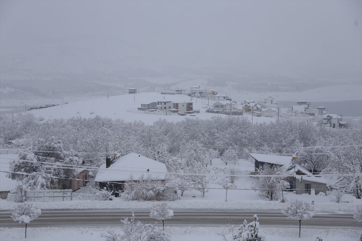 Halkapınar'da kar kalınlığı 50 santimetreye ulaştı