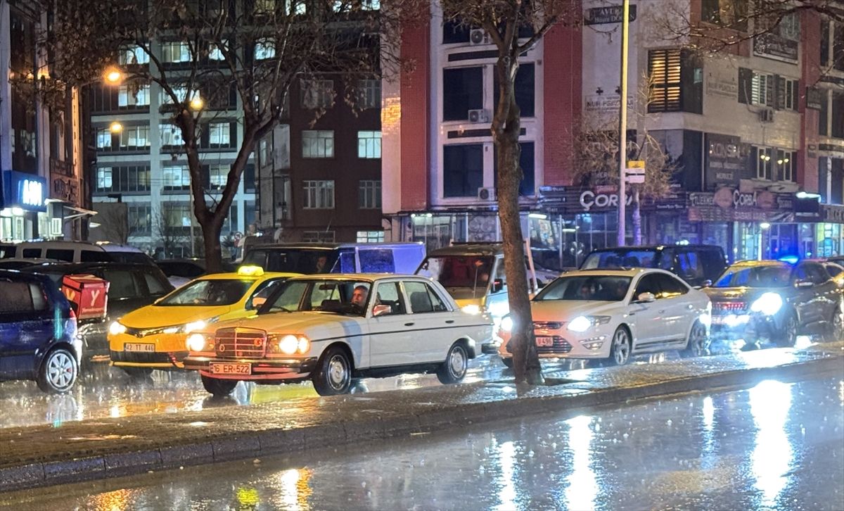 Konya'da sağanak etkili oluyor