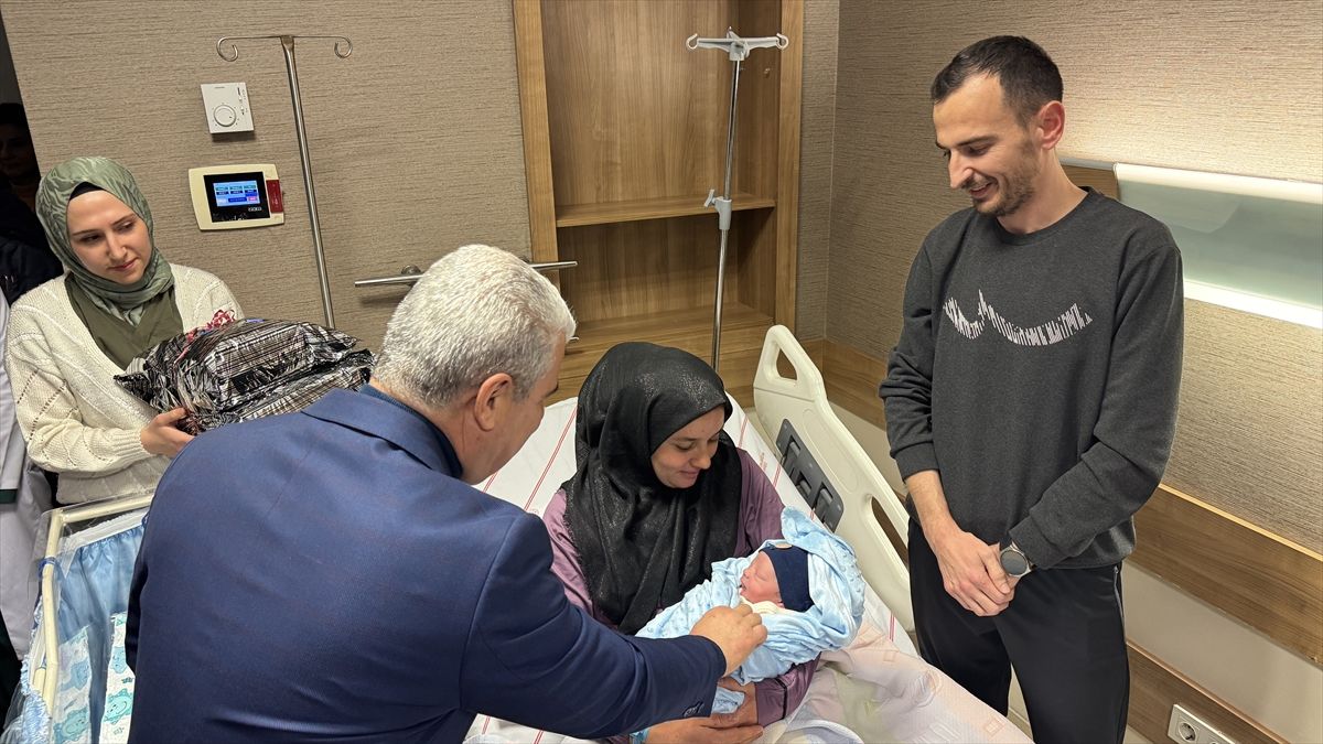 Konya'da yeni yılın ilk bebekleri 1 dakika arayla dünyaya geldi