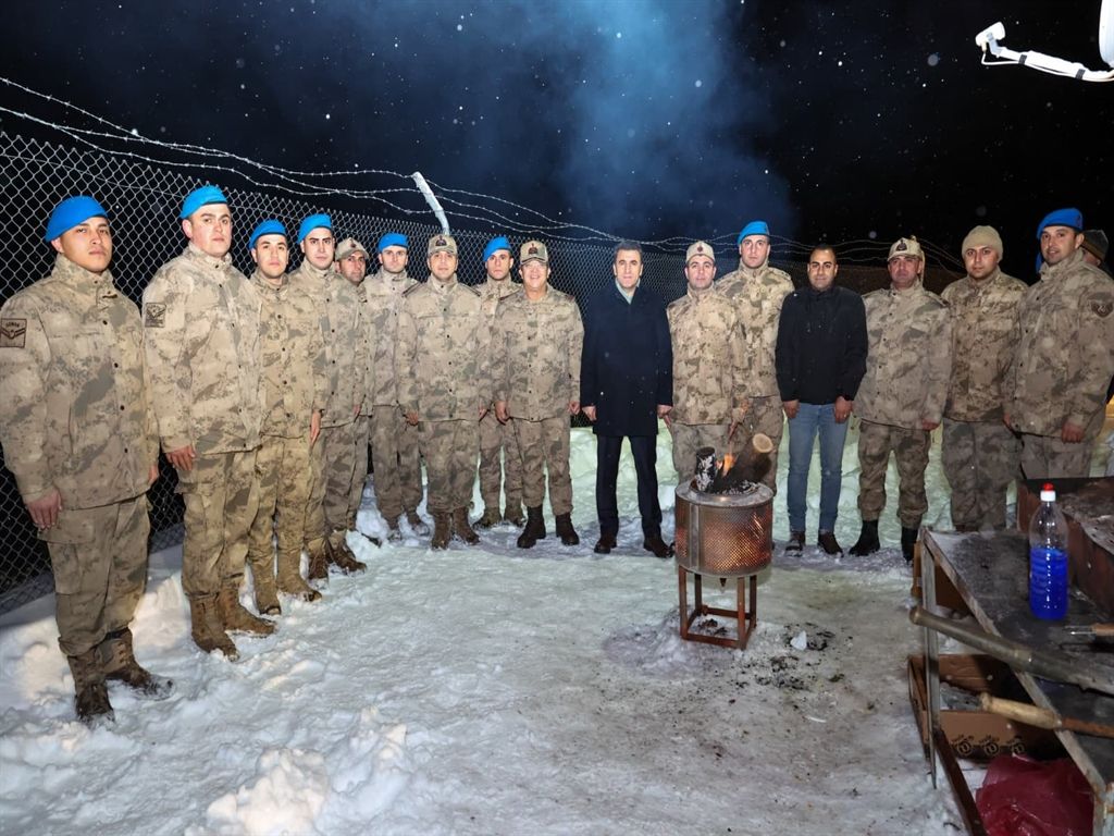 Tunceli’de güvenlik kulesindeki asker, yılbaşında ailesiyle buluşturuldu