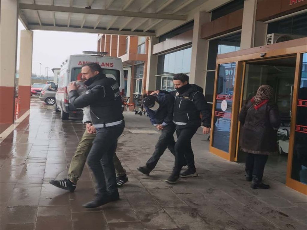 Yer Konya... İç çamaşırı ve botunun içine uyuşturucu saklayan 2 şüpheli tutuklandı