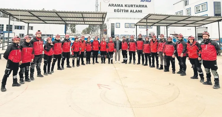 Depremzede gençler kendilerini hayat kurtarmaya adadı: 35 koca yürek