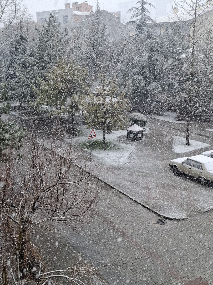 Konya beyaza büründü! Kar yağışı kentte etkisini gösterdi