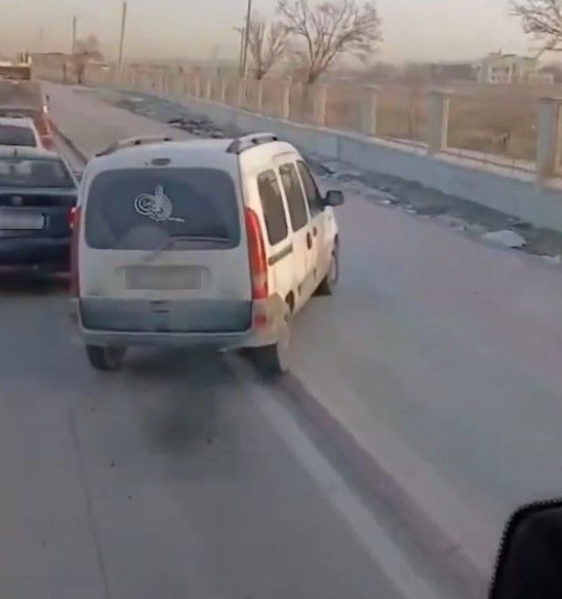 Konya trafiğinde sürücünün yaptığı hareket pes dedirtti! Tepkiler peş peşe geldi