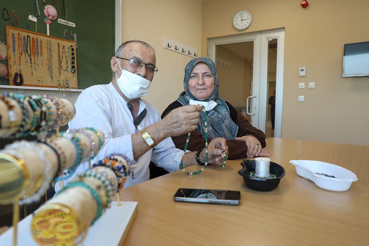Konya'da Onkoloji hastaları el sanatlarıyla yaşam motivasyonlarını artırıyor
