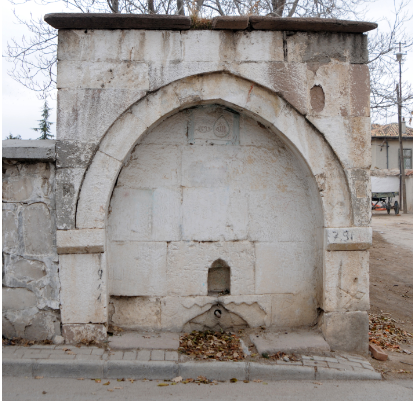 Konya'da yüzyıllık çeşme zamana direniyor