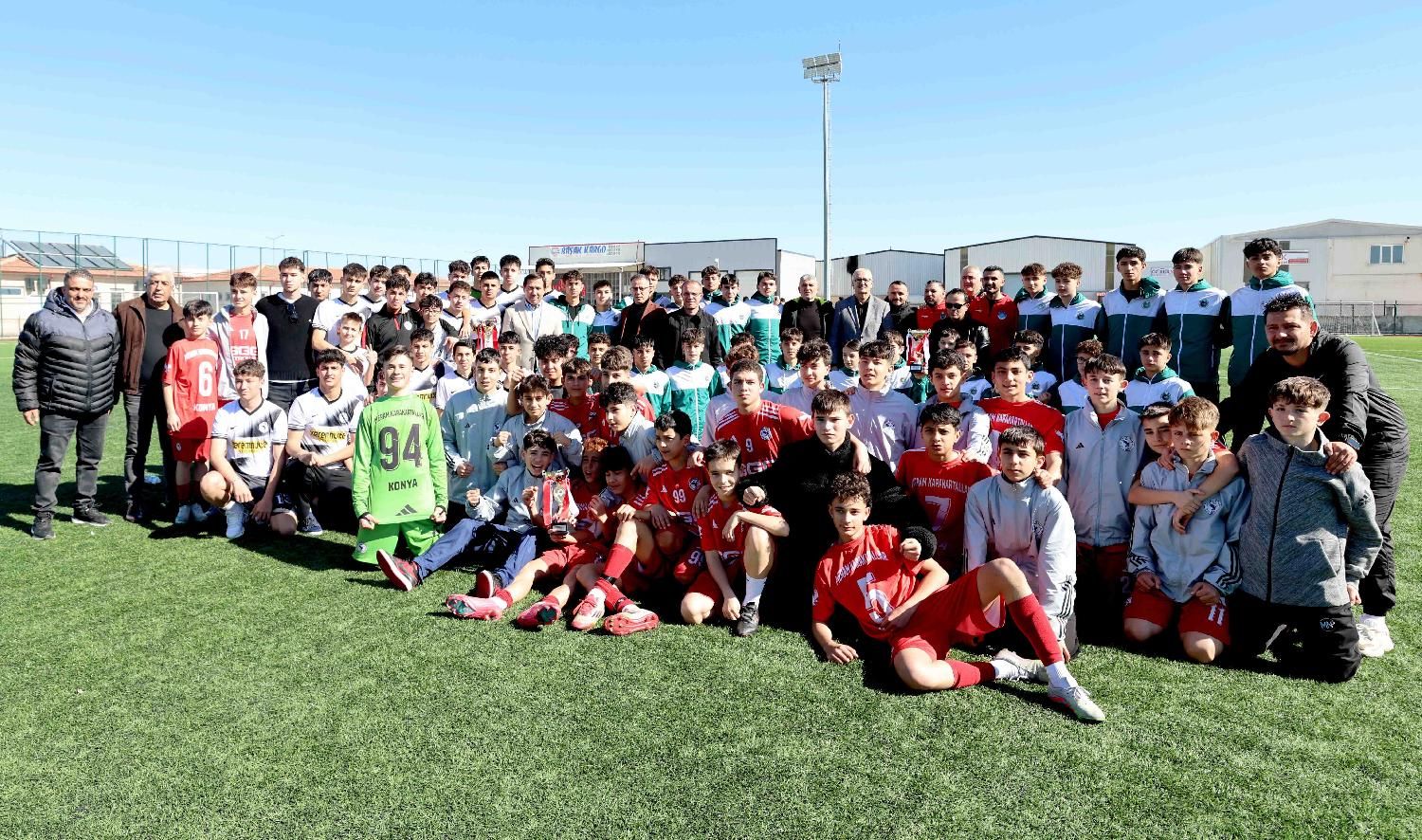 U16 futbol takımı kupasına kavuştu