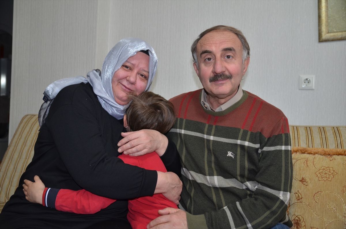 Yer Konya...  İki çocuğun ardından depremzede küçük Mikail'in de "koruyucusu" oldular