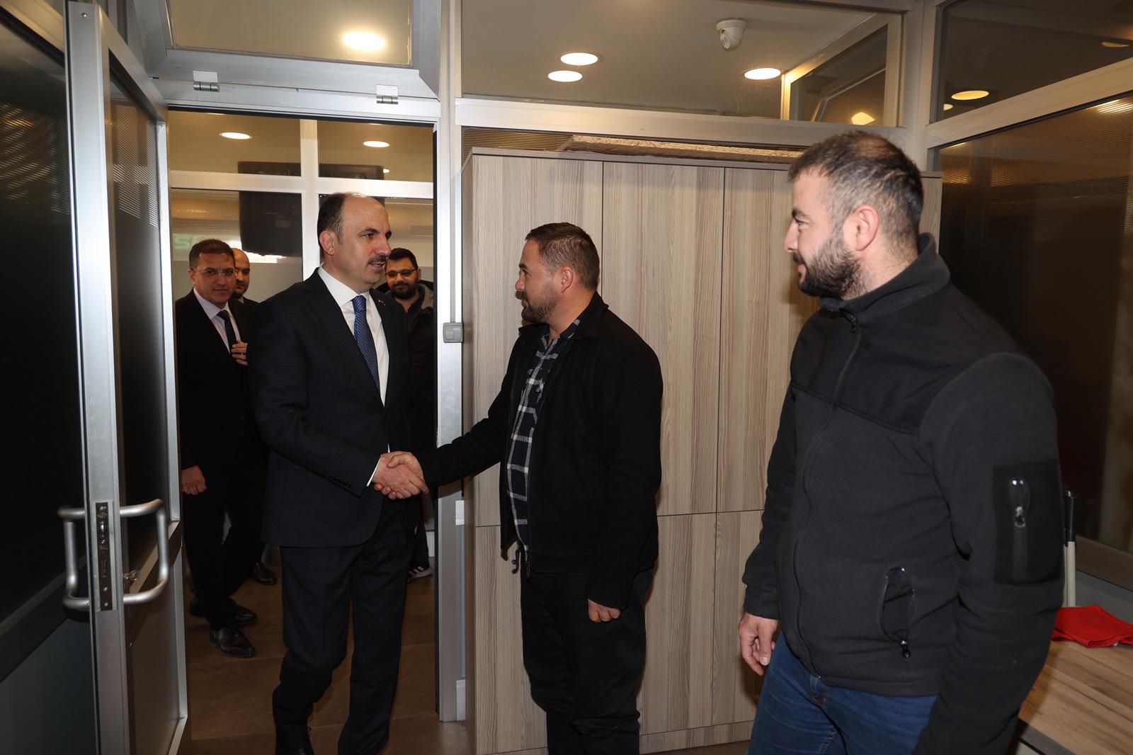 Başkan Altay, Belediye Birimlerini Ziyaret Ederek Çalışanlarla Buluştu