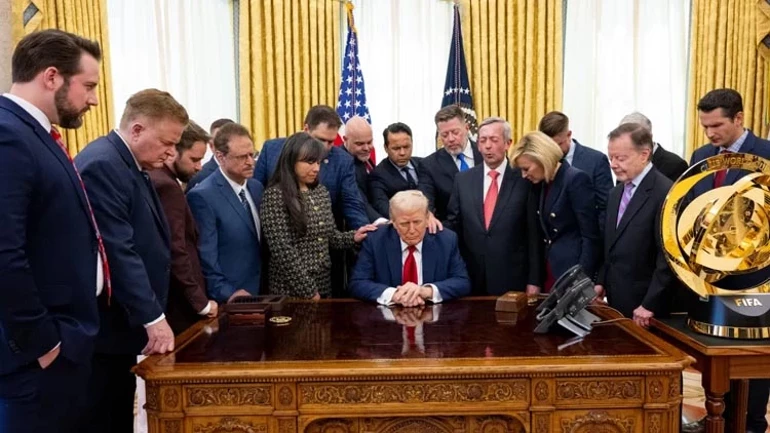 Beyaz Saray'da dua seansı: Papazlar Trump için geldi