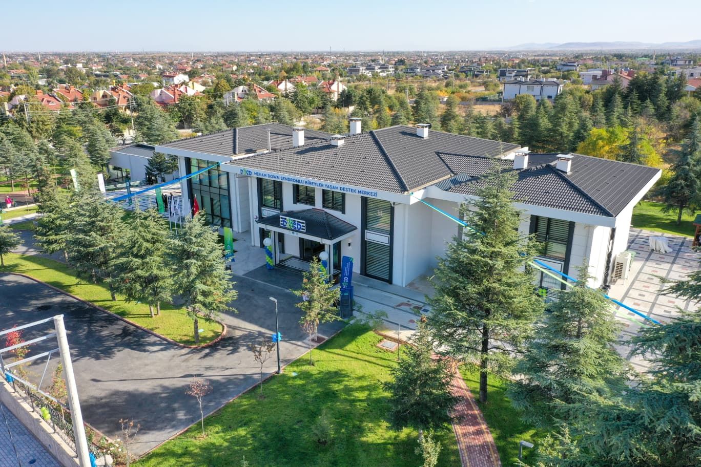 Down Sendromlu Bireyler ve Aileleri İçin;  Hayatı Değiştiren Merkez; Dosd Meram