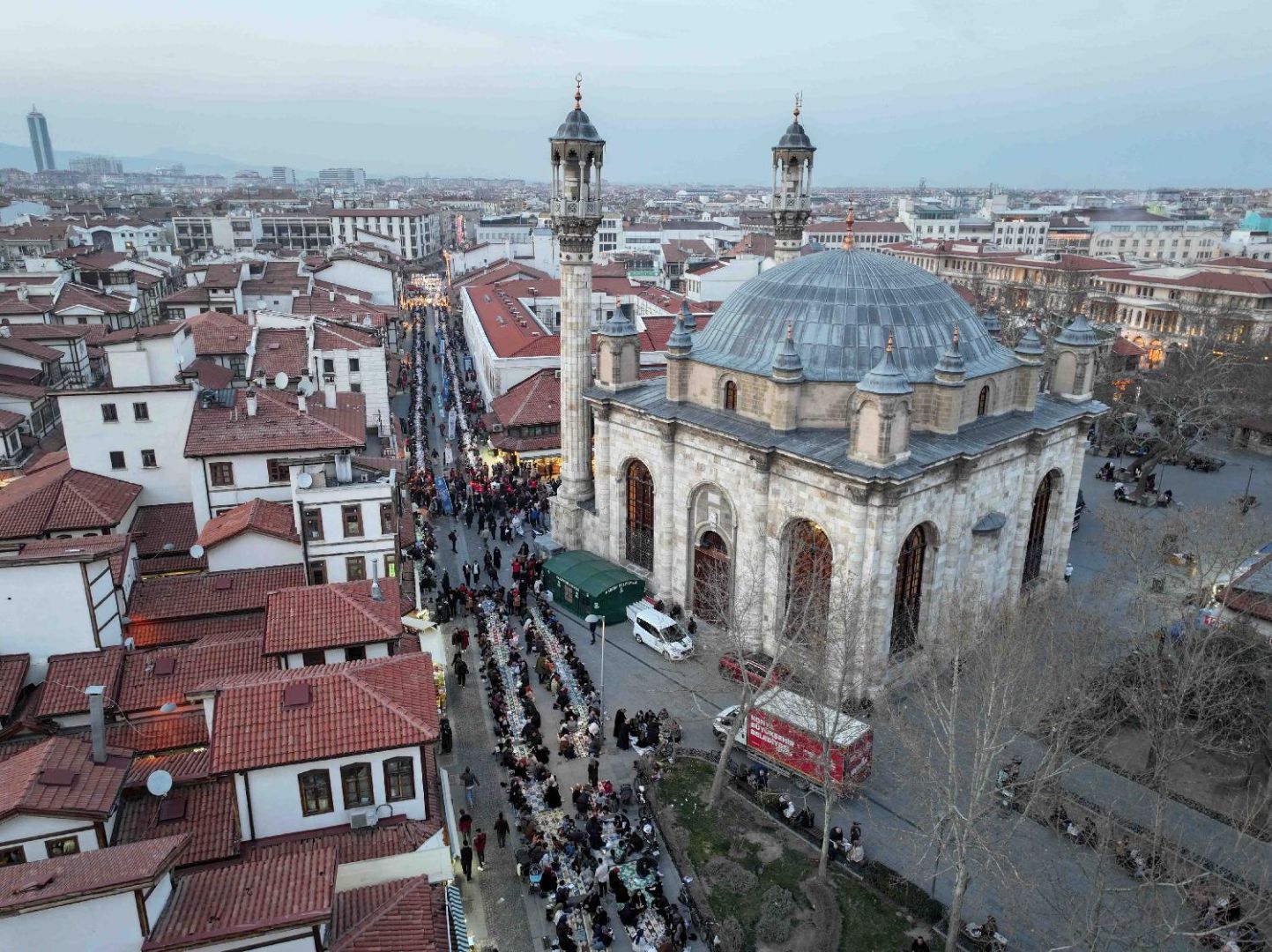 Karatay’da binlerce kişilik kardeşlik sofrası