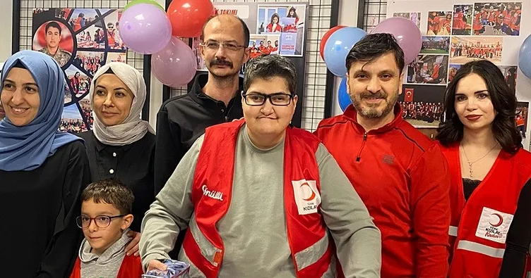 Kızılay’dan depremzede Mehmet’e sürpriz doğum günü
