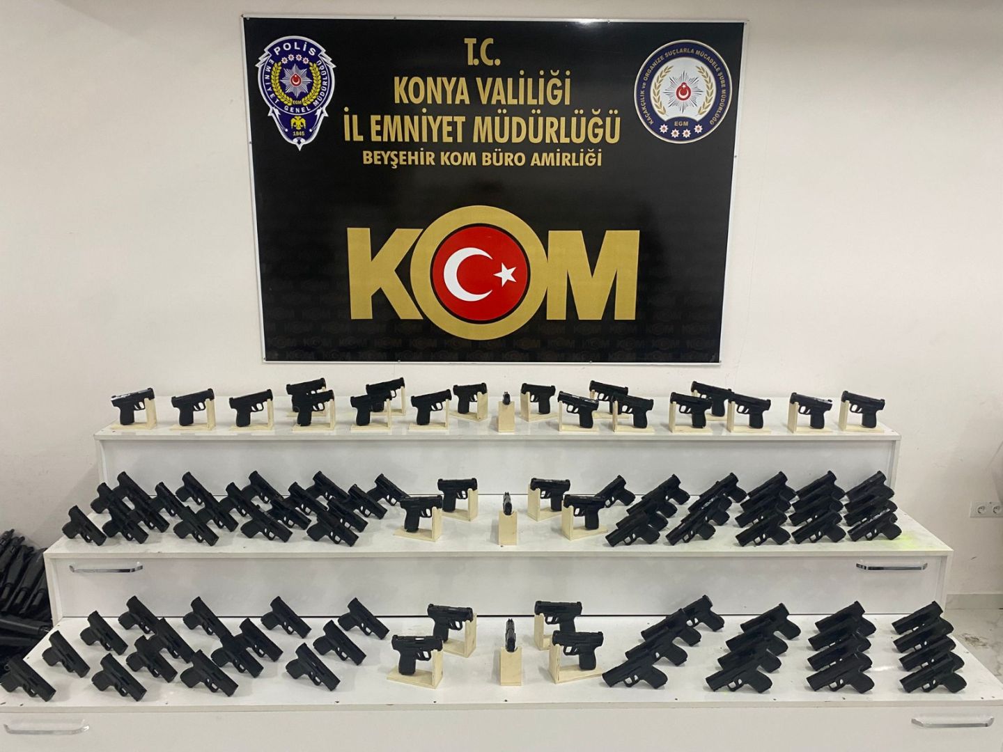 Konya’da silah kaçakçılığına büyük darbe: Yüzlerce silah ve parça ele geçirildi