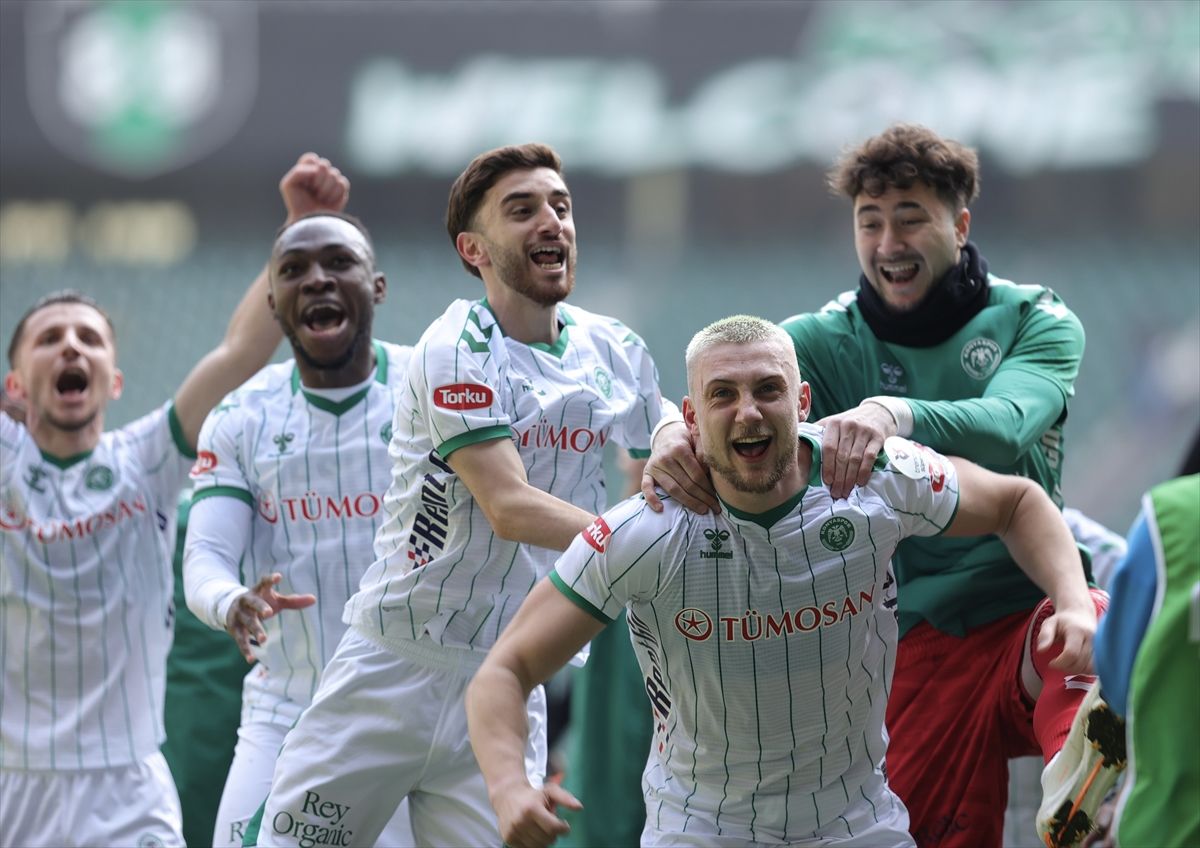 Konyaspor Kocaelispor'u geriden gelerek devirdi!