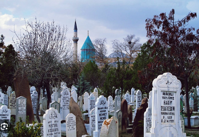 Üçler Mezarlığı’nda yatan Mevlana soyundan bir tasavvuf önderi