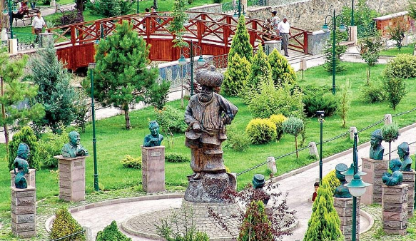 Yıllarca fıkralarıyla tüm Türkiye’yi güldürdü: Akşehir’in simgesi oldu!