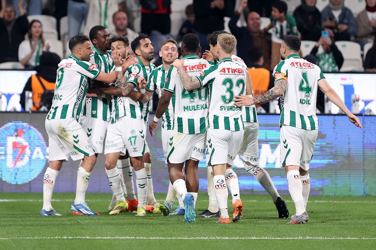 Konyaspor Trabzonspor’u 2 golle geçti