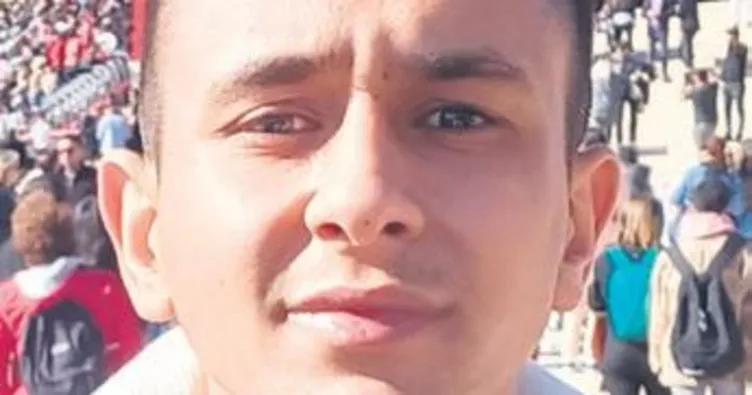 Babasını korumak istedi 5 yerinden bıçaklandı