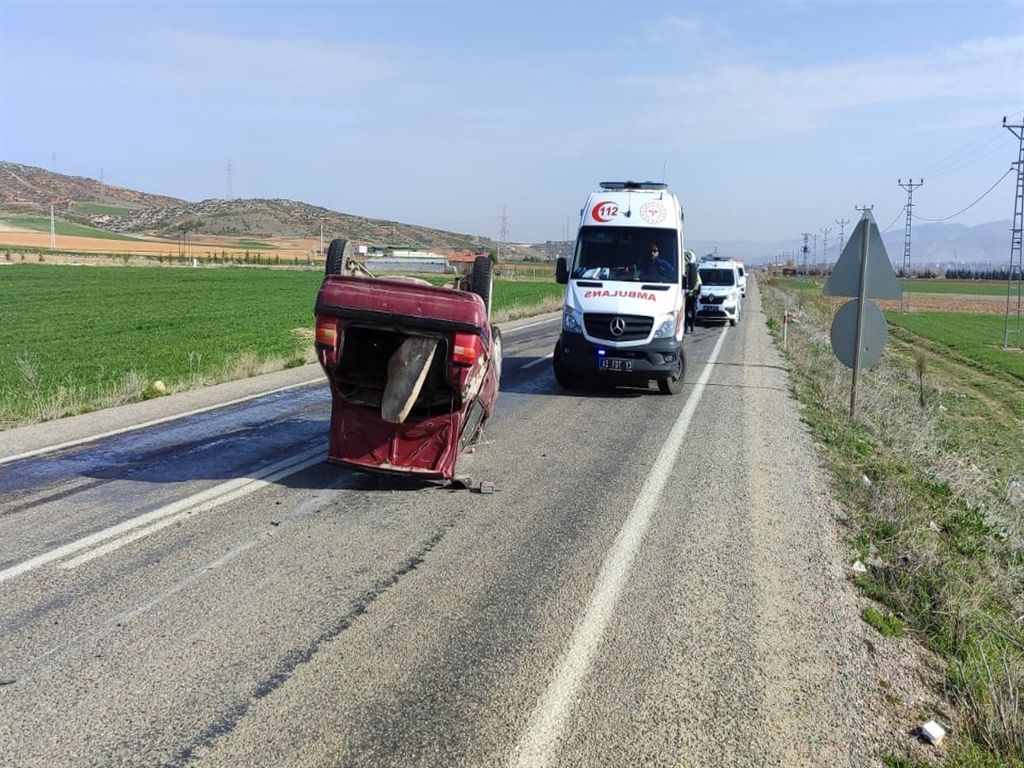 Konya'da 2 otomobil çarpıştı: 6 yaralı
