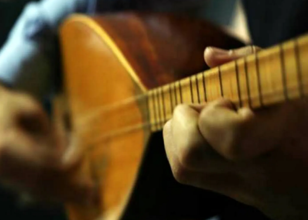 Konya’da bağlama geleneği yaşatılıyor: Yüzyıllık ses, usta ellerde hayat buluyor