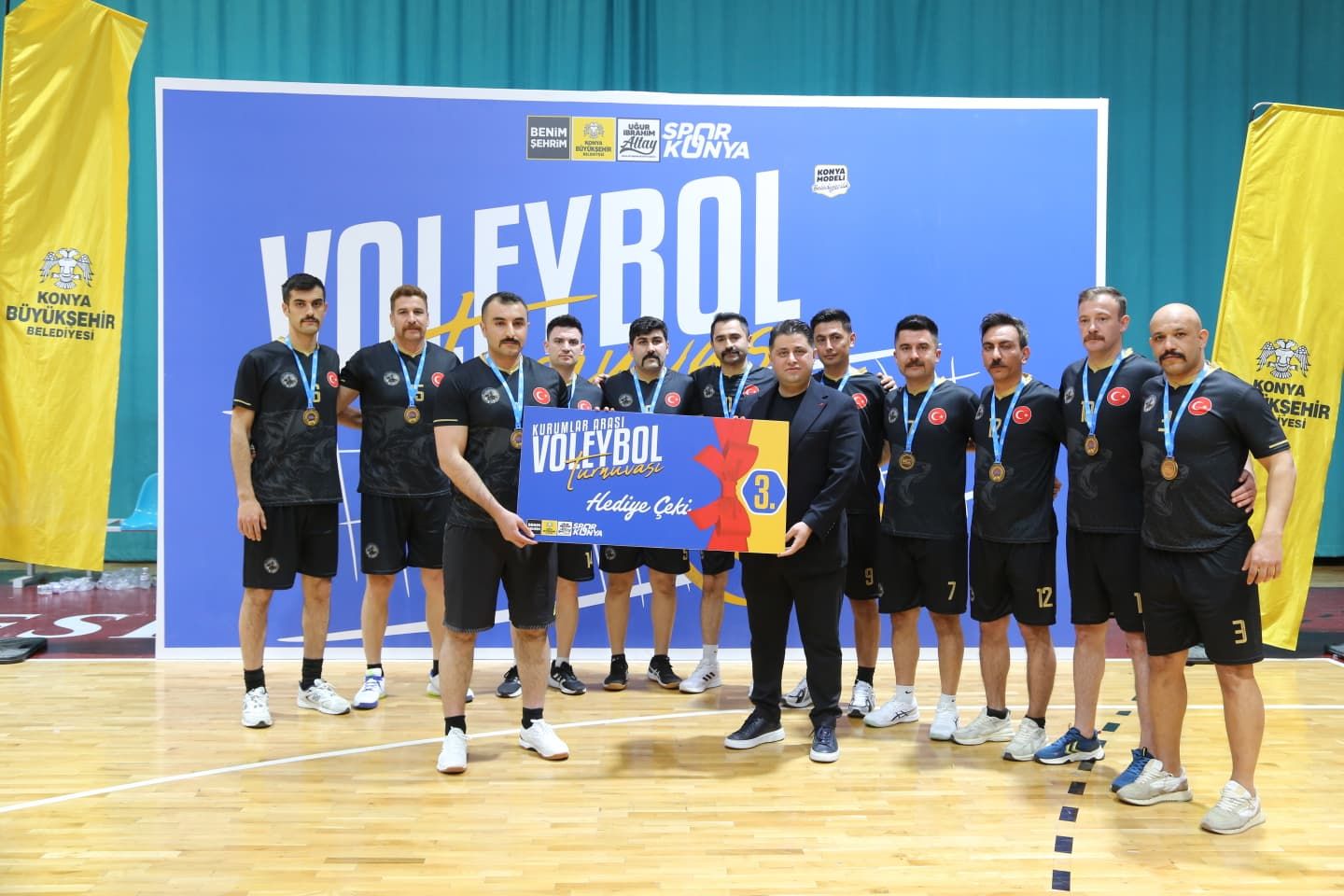 Konya’da voleybol şöleni nefes kesti