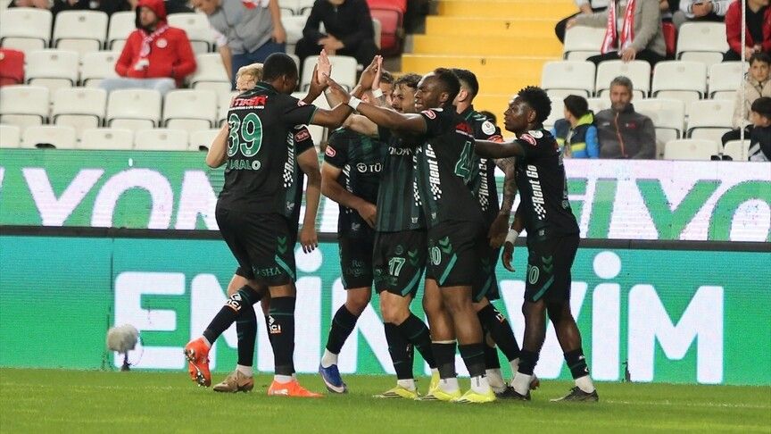 Konyaspor, deplasmanda Antalyaspor'u 2-0 mağlup etti