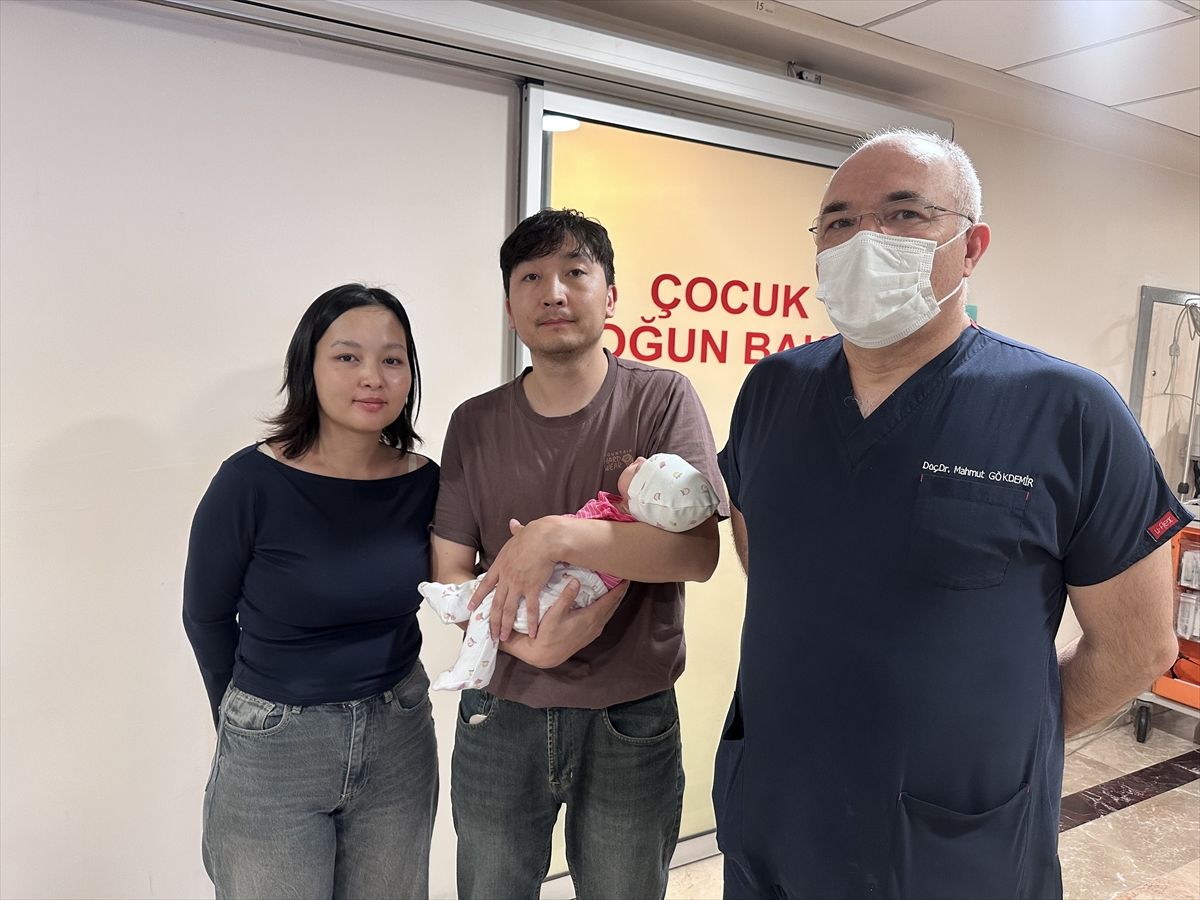 Moğolistanlı kalp hastası Elif bebeğe, Konya'da  "hayat" operasyonu