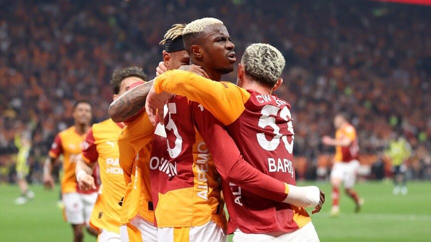 Süper Lig’de kritik derbi Galatasaray’ın! Sarı-kırmızılılar, Fenerbahçe’yi 3 golle geçti…