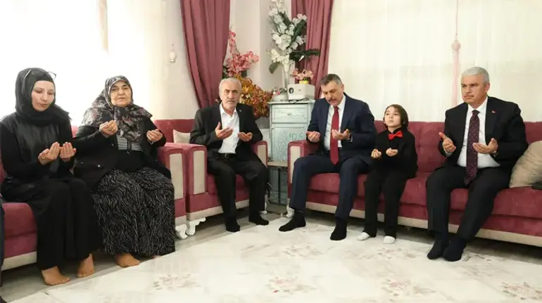 Bakan Çiftçi, Konya'da şehit Ali Teke'nin ailesine ziyarette bulundu
