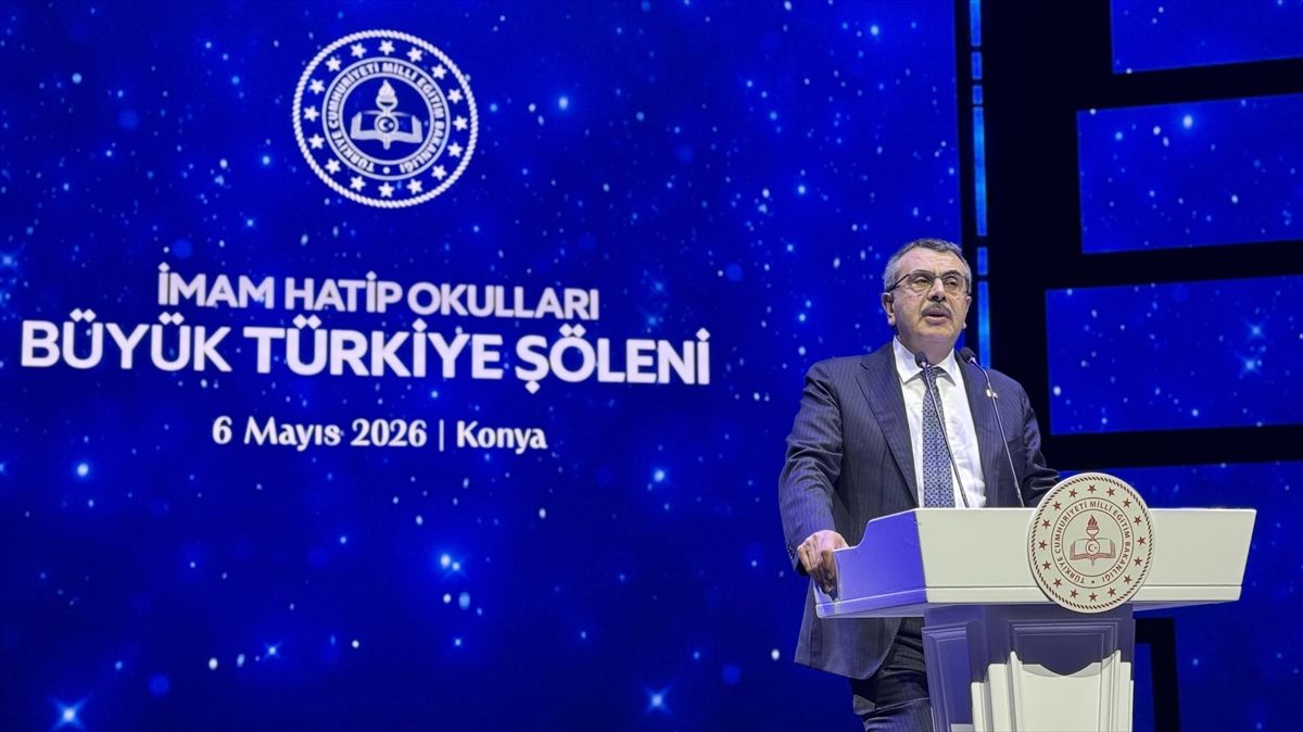 Bakan Tekin Konya'da konuştu: Evlatlarımızı ekranların insafına terk etmemeliyiz