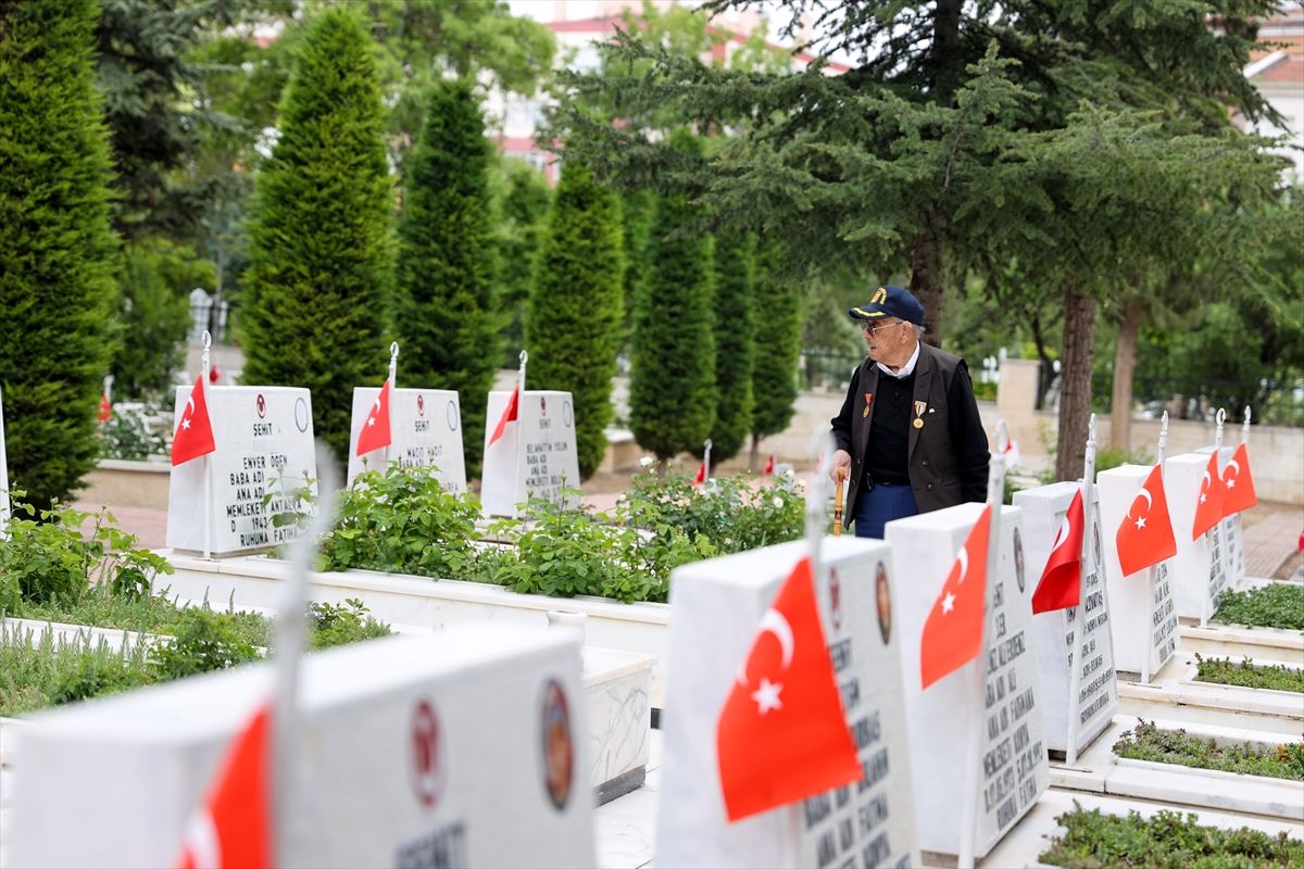 Konya'da Kore gazisi, babasının İstiklal Madalyası'nı en kıymetli mirası olarak görüyor