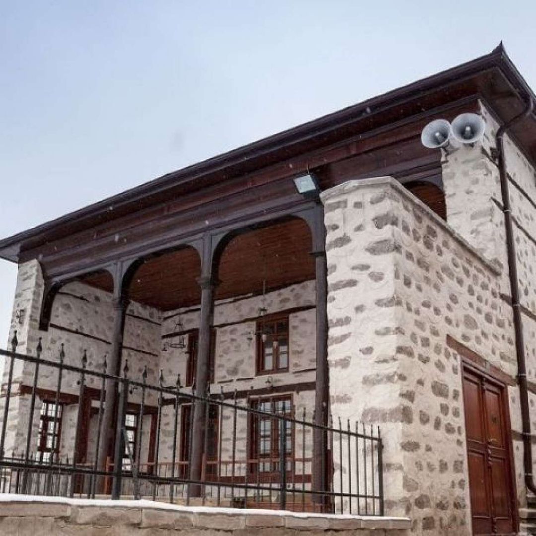 Konya’daki bu camii ismiyle merak uyandırıyor