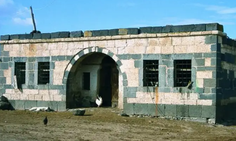 Konya’daki taş yapı köy odası zamana meydan okuyor