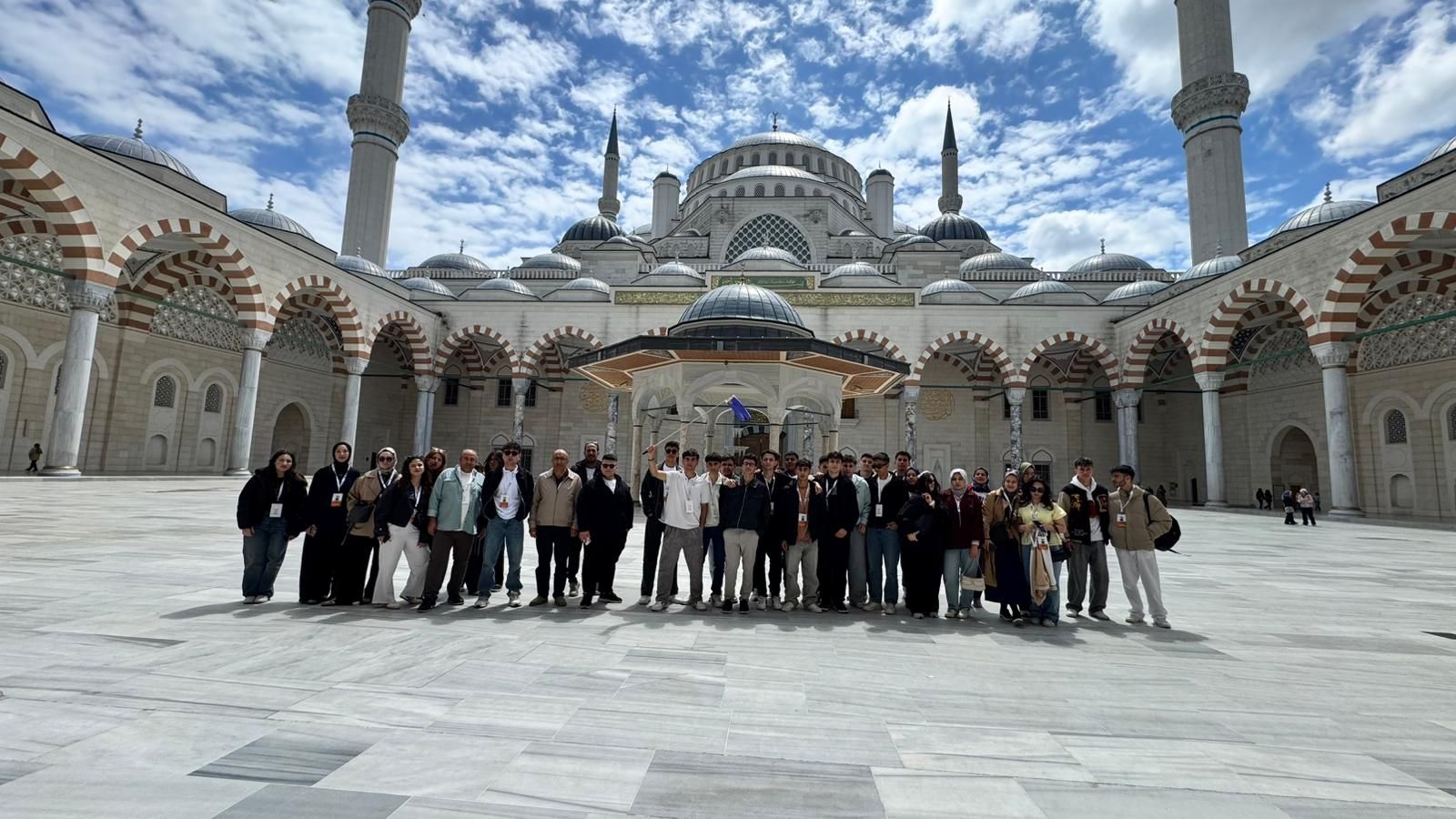 Konya’nın Genç Seyyahları Payitaht Yolunda: 138 Bin Genç Ecdadın İzini Sürüyor!