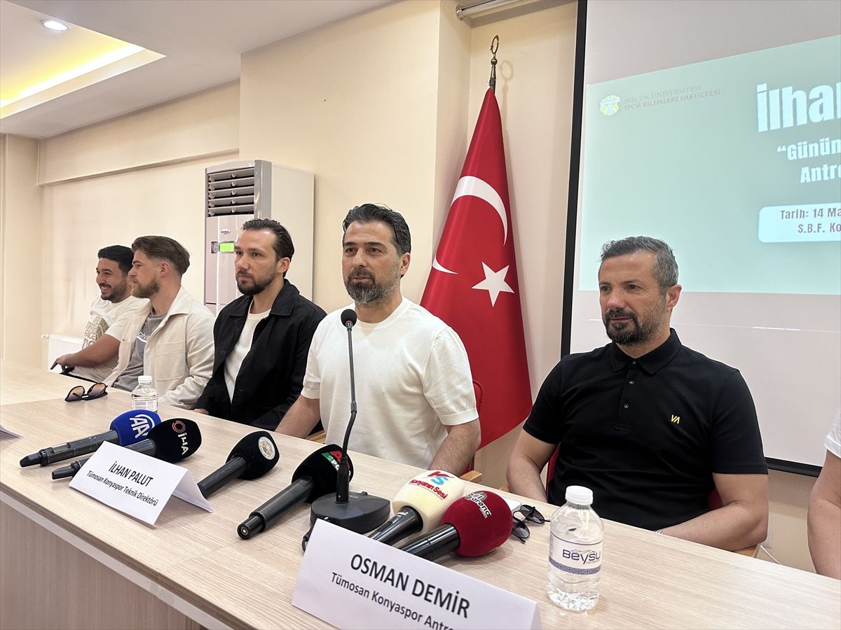 Konyaspor Teknik Direktörü İlhan Palut, üniversite öğrencileriyle buluştu