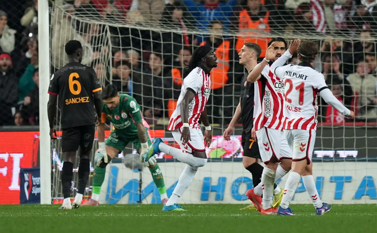 Şampiyonluk rötar yaptı! Galatasaray, Samsun'da hezimete uğradı
