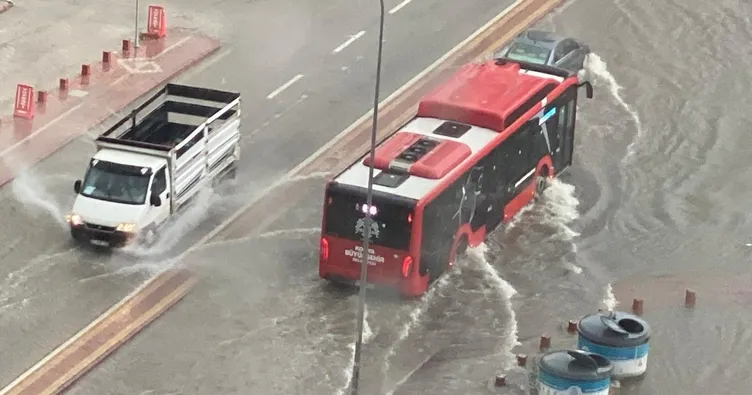 Yer Konya... Sağanak yağışta araçlar suya gömüldü