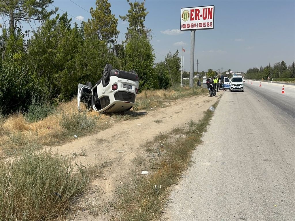 Konya’da  TIR'ın patlayan lastiği, kazaya neden oldu: 3'ü çocuk, 8 yaralı