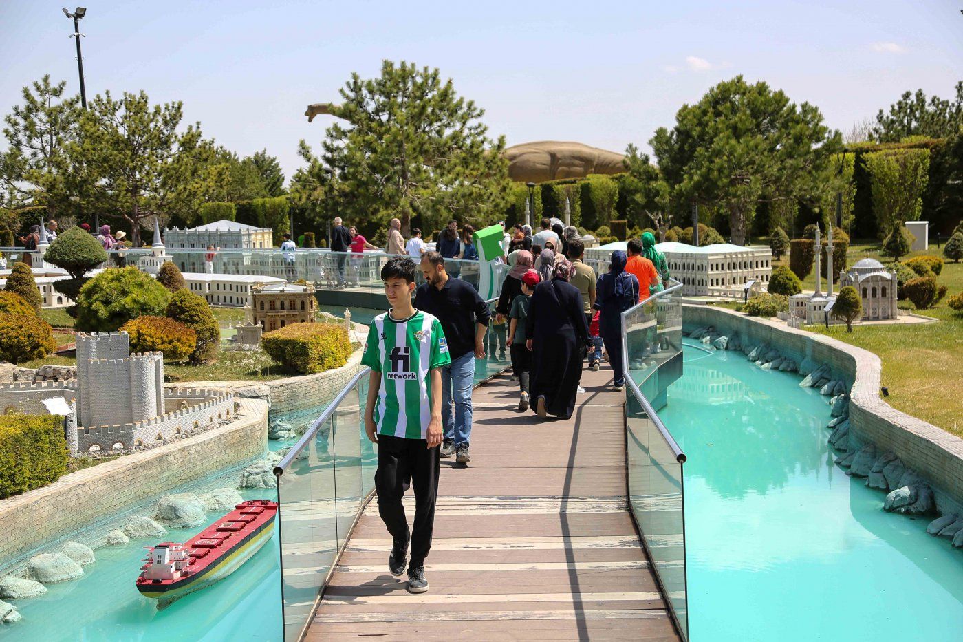 80 Binde Devr-İ Alem Parkı 20.00'ye kadar açık olacak