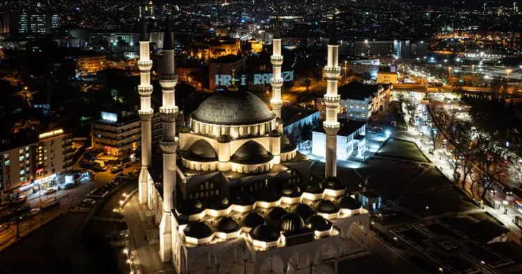 90 bin camiden sela sesleri yükseldi! Başkan Erdoğan: Tüm şehitlerimizin ruhu şad olsun