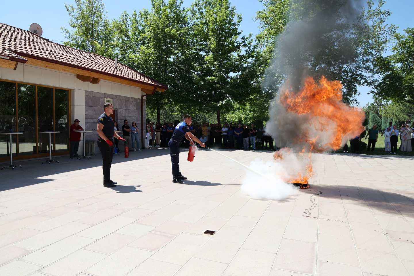Selçuklu Belediyesi Personeline Uygulamalı Yangın Eğitimi Verildi