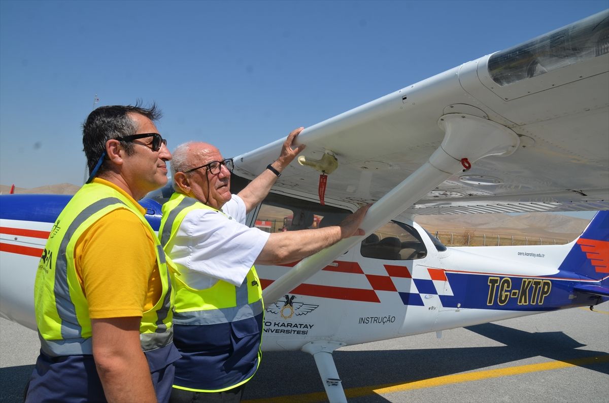 Konya'da 79 yaşındaki depremzede huzurevi sakininin "pilotluk hayali" gerçekleştirildi