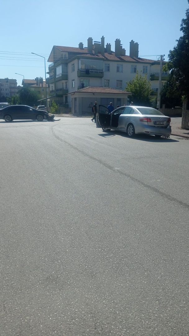 Konya’da feci kaza! Kamyonet ile otomobil çarpıştı: 6 yaralı