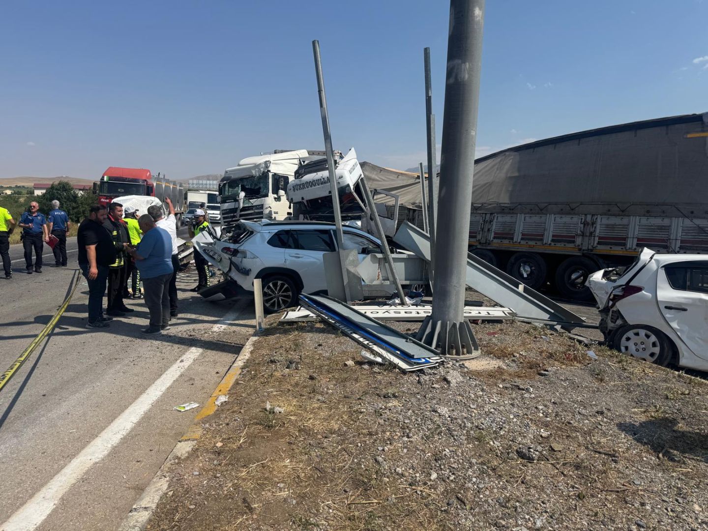Konya'da TIR kazasında facia: Ölü ve çok sayıda yaralı var!