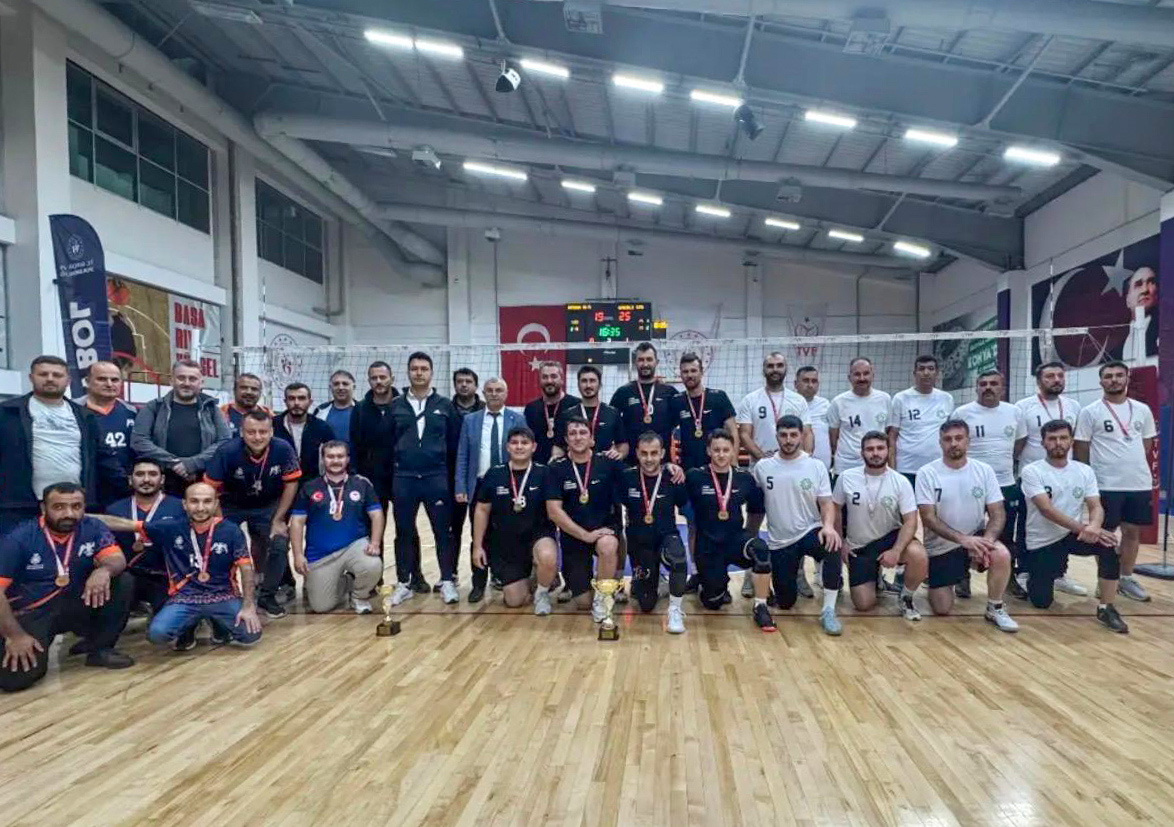 Meram Belediyesi Voleybol Takımı Konya ikincisi oldu